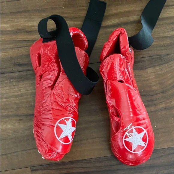 CMS brand Set of red martial arts protective gear:foot pads and shin guards - Picture 4 of 7